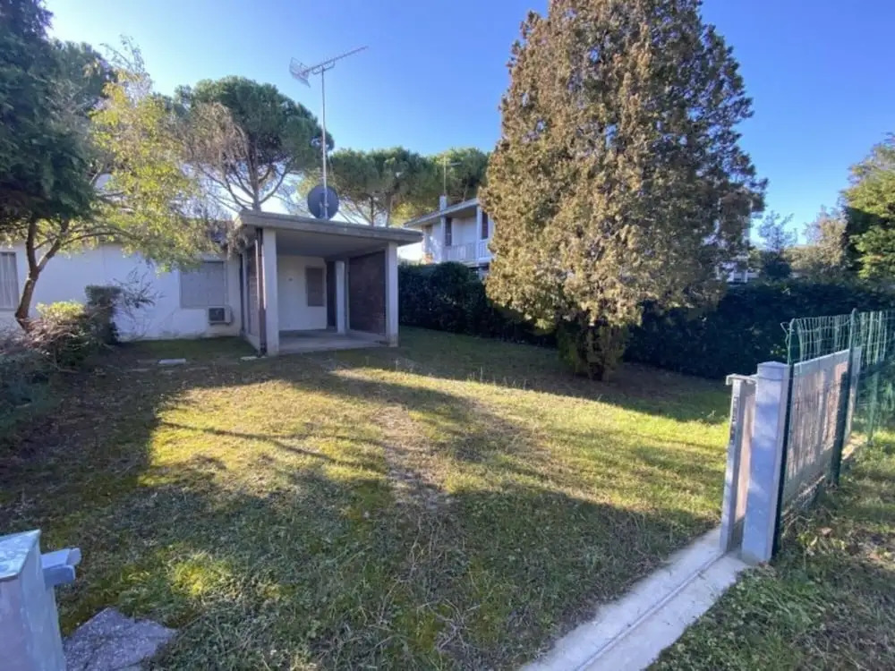 Familiar House With Fenced Garden in Bibione