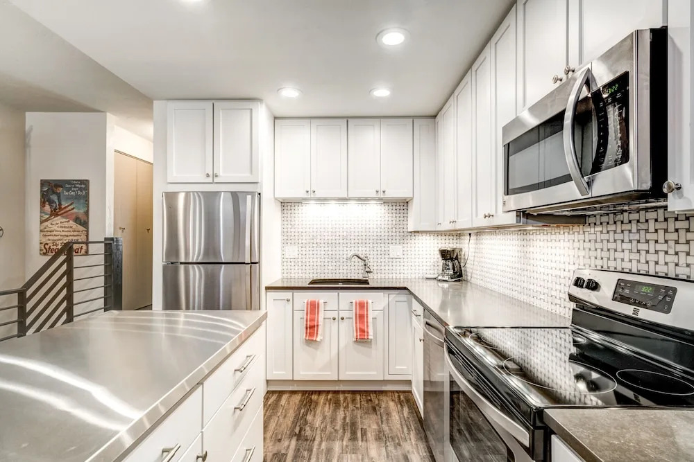Stunning Condo Across from the Slopes by RedAwning