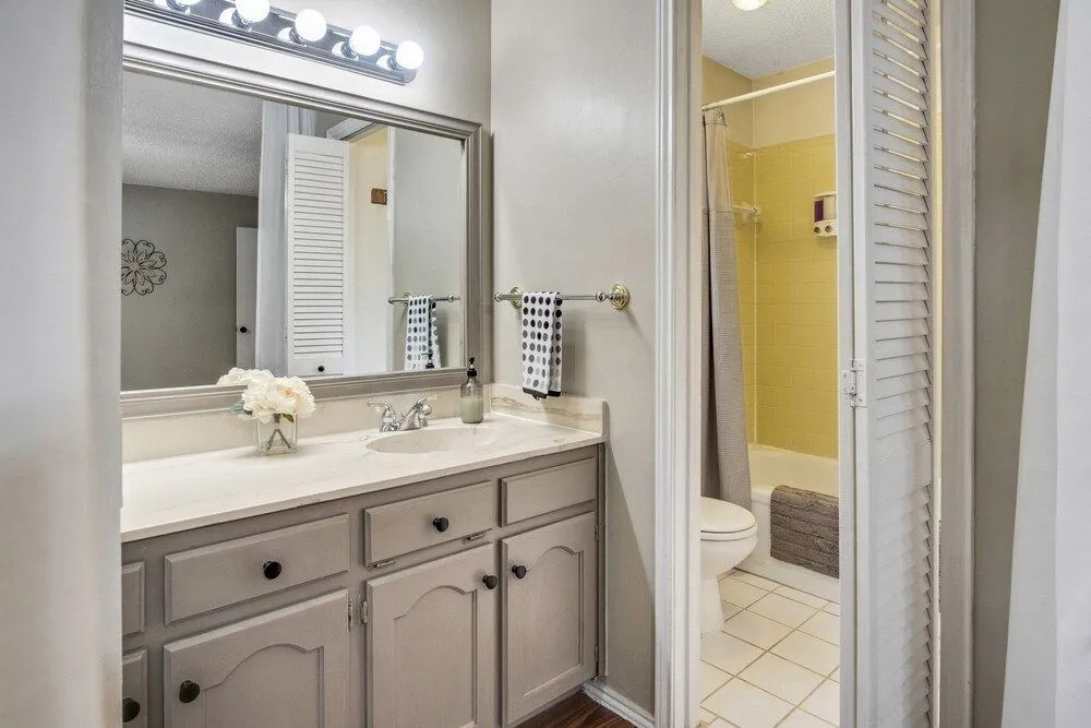 Cozy 3br Kid & Dog Friendly Home In Central Location! 3 Bedroom Home by RedAwning