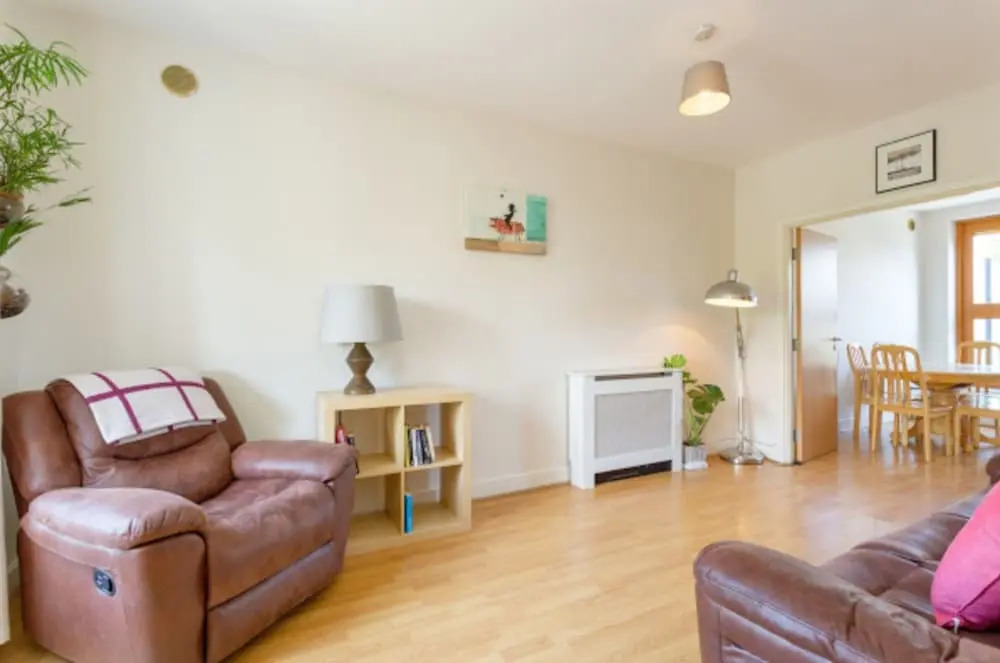 Modern 2 Bedroom Apartment With Private Balcony