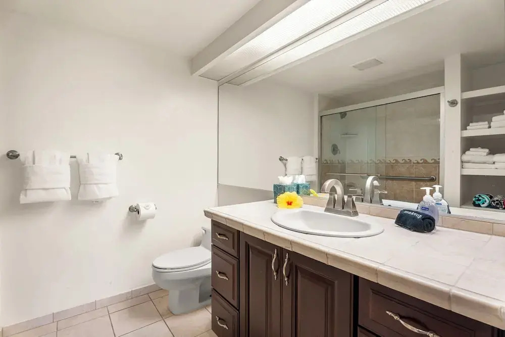 Hawaiian Unit + Walking Distance to Town - AC & Wifi! - Vrkcv