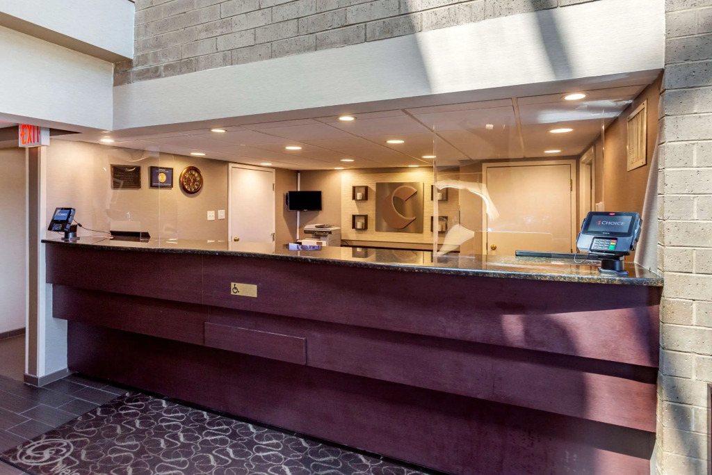 Comfort Suites Oakbrook Terrace near Oakbrook Center