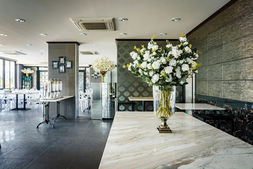 Lux Boutique Hotel