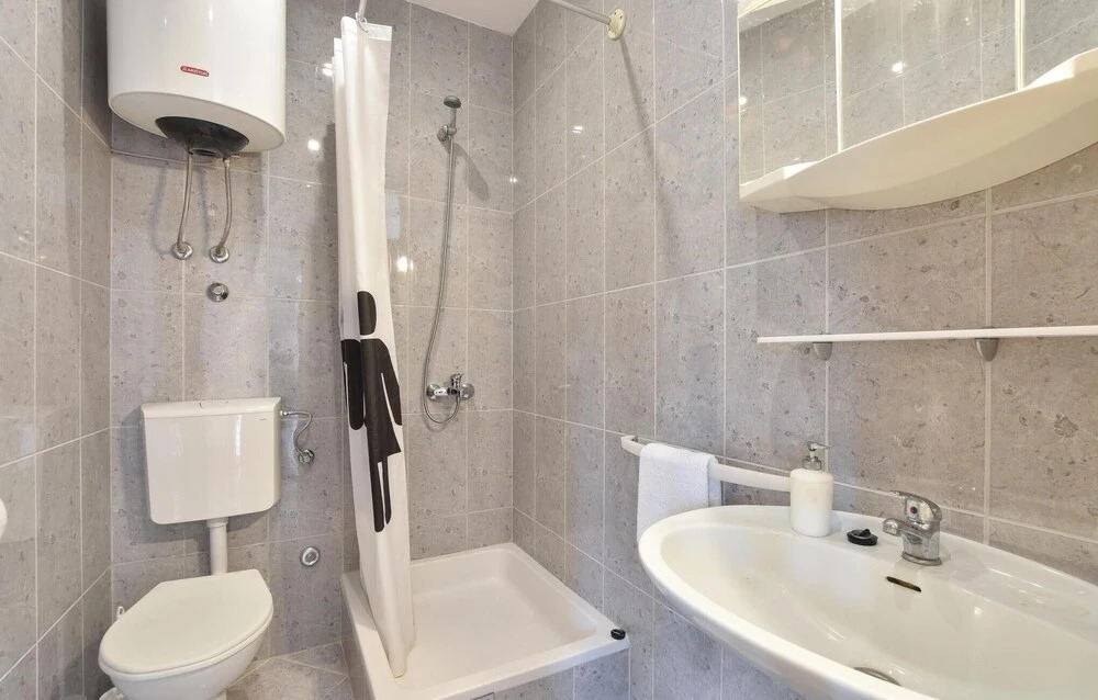 Beautiful Home in Mimice With Wifi and 1 Bedrooms