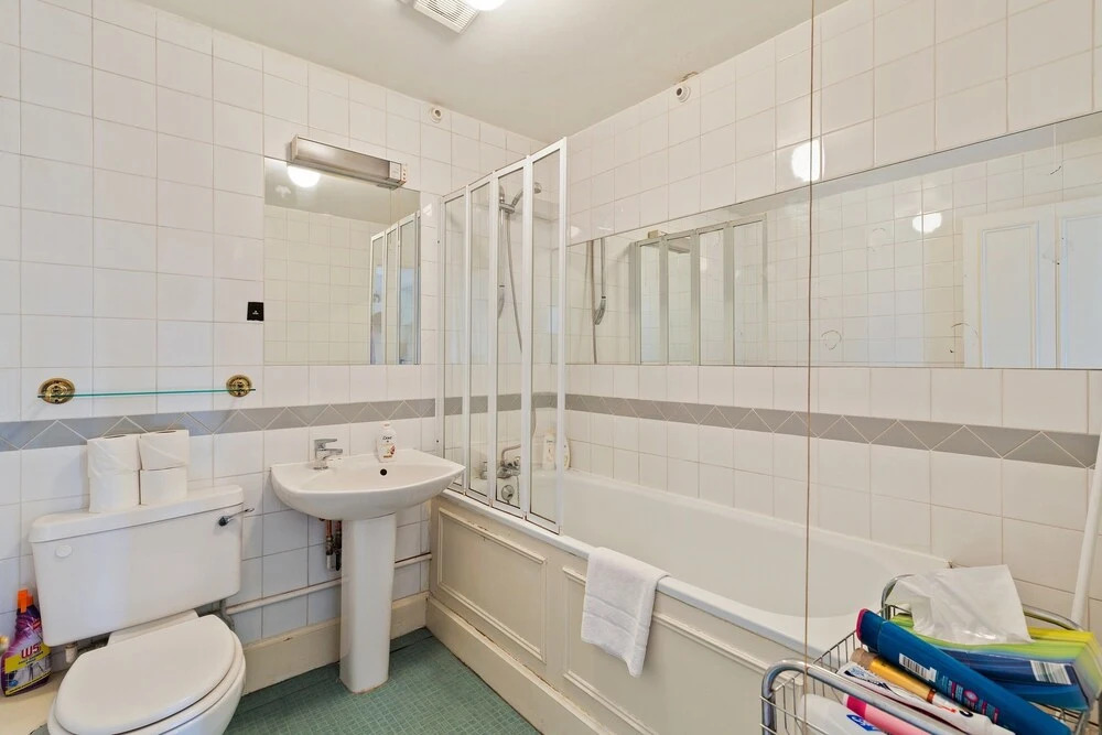 2 Bedroom Apartment in Kensington