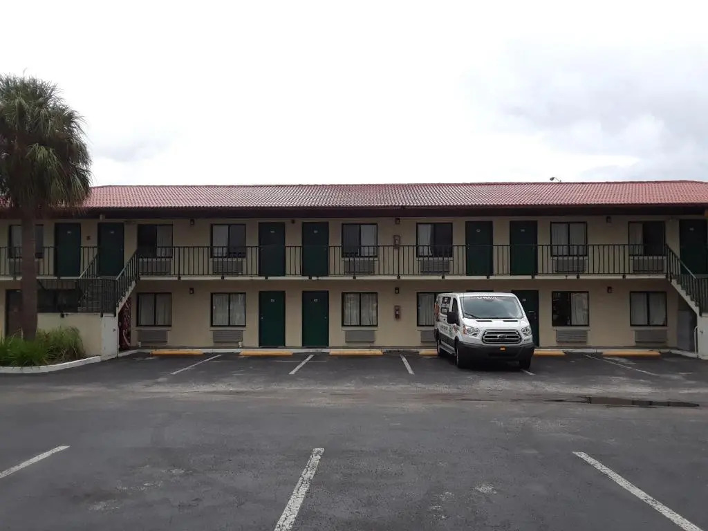 Riviera Motel