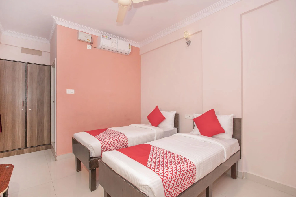 OYO Flagship 10363 Sri Balaji Guest House & Restaurent