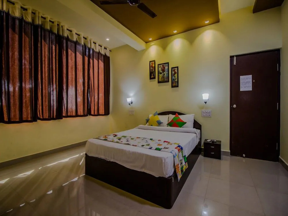OYO 14182 Home Graceful Studio Ashwem