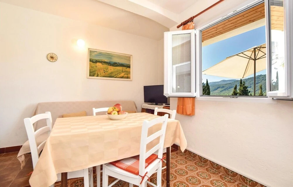 Amazing Home in Stari Grad With Wifi and 2 Bedrooms