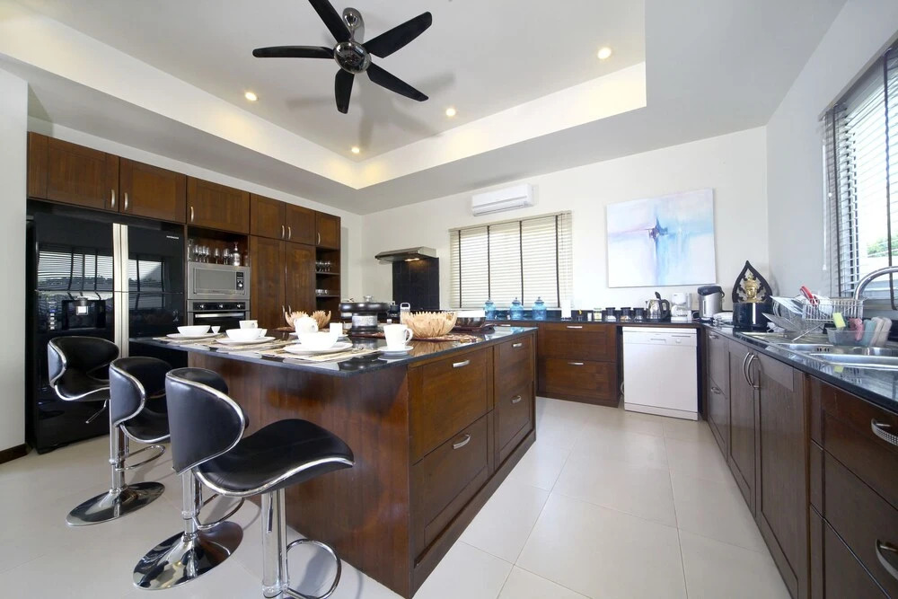 Villa Hin Fa 8 Bed Seaviews in Extensive Modern Grandeur