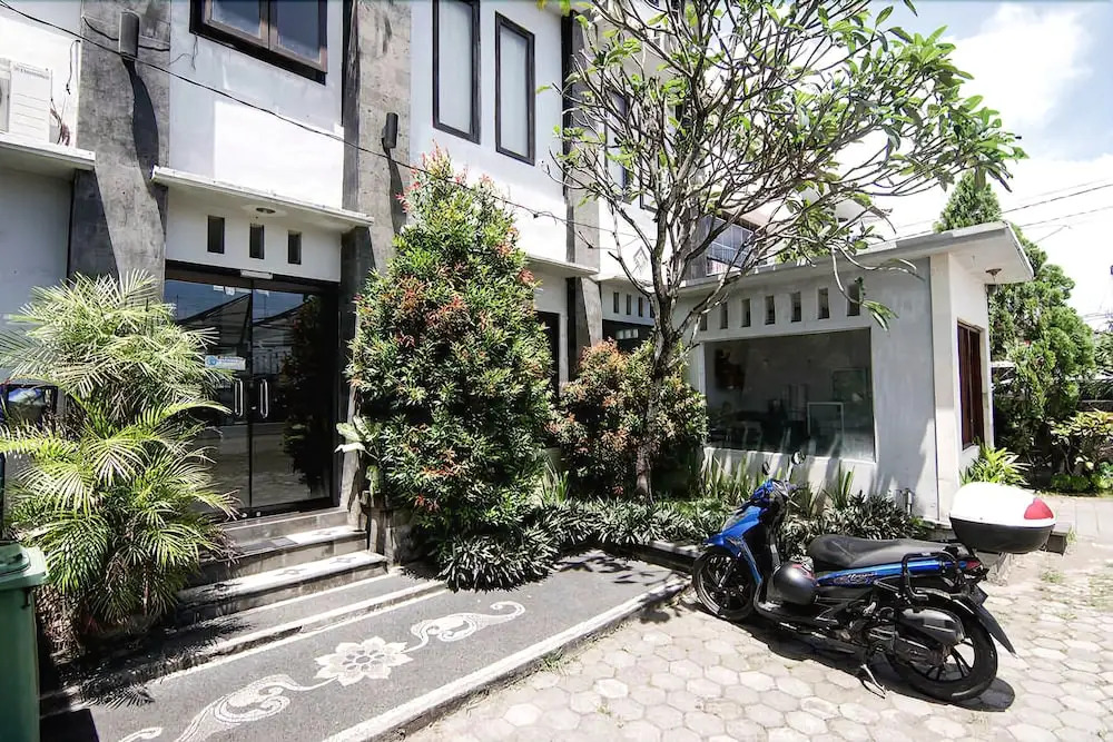 RedDoorz Plus near Ubung Terminal Denpasar