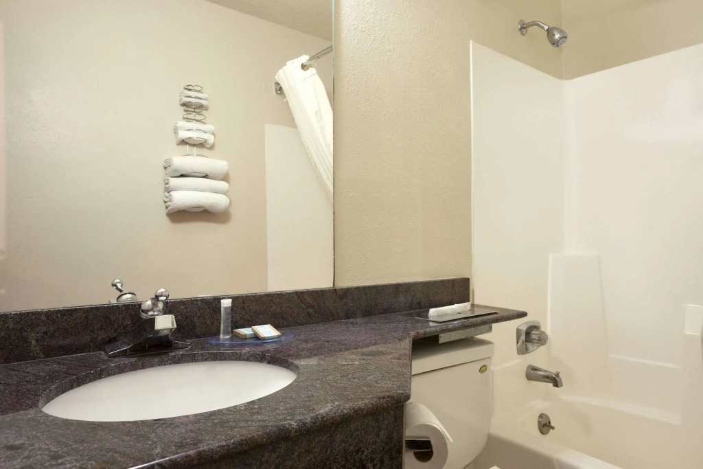 Travelodge by Wyndham La Porte/Michigan City Area