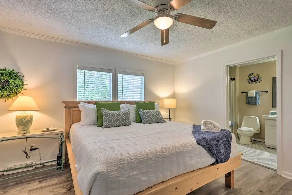 Patio & Gas Grill: Charming Bluffton Escape!