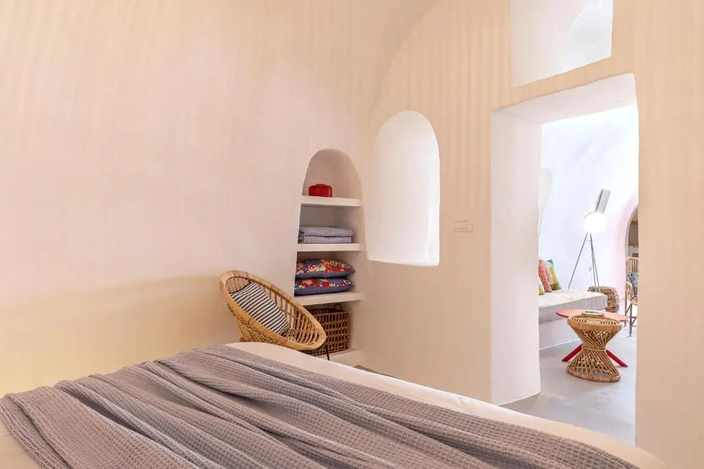White Cave by Caldera Houses