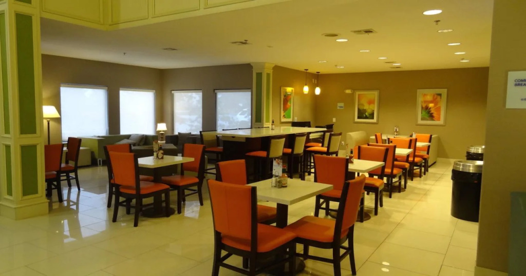 Holiday Inn Express Hotel Kansas City - Bonner Springs by IHG