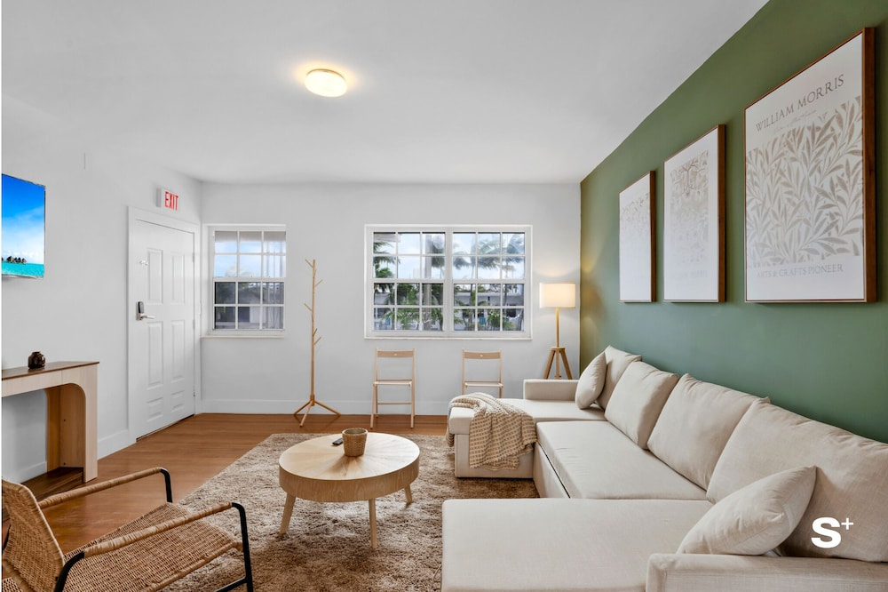 Spacious 1BD Beachside Apt -Free Parking