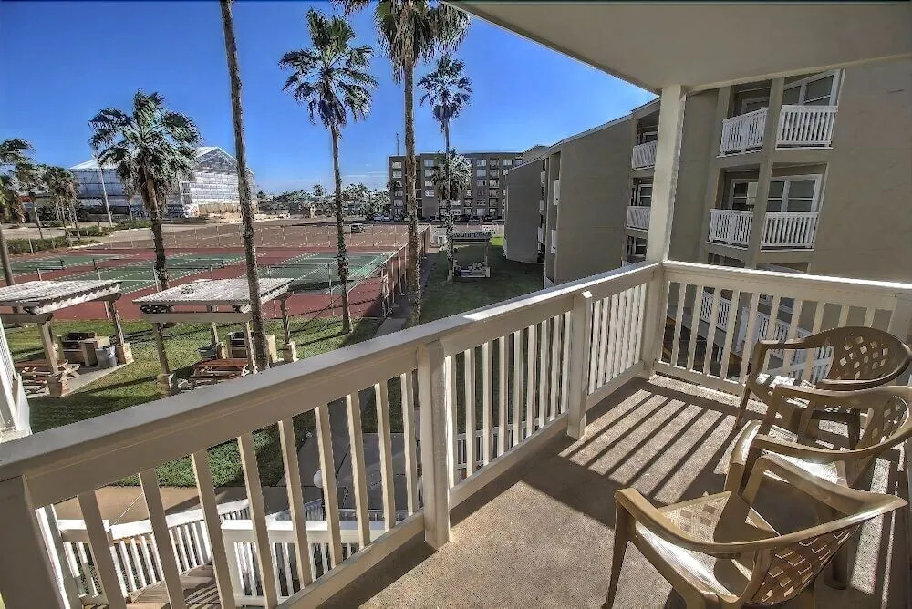 Gulfpoint 2203 - 2 Br Condo