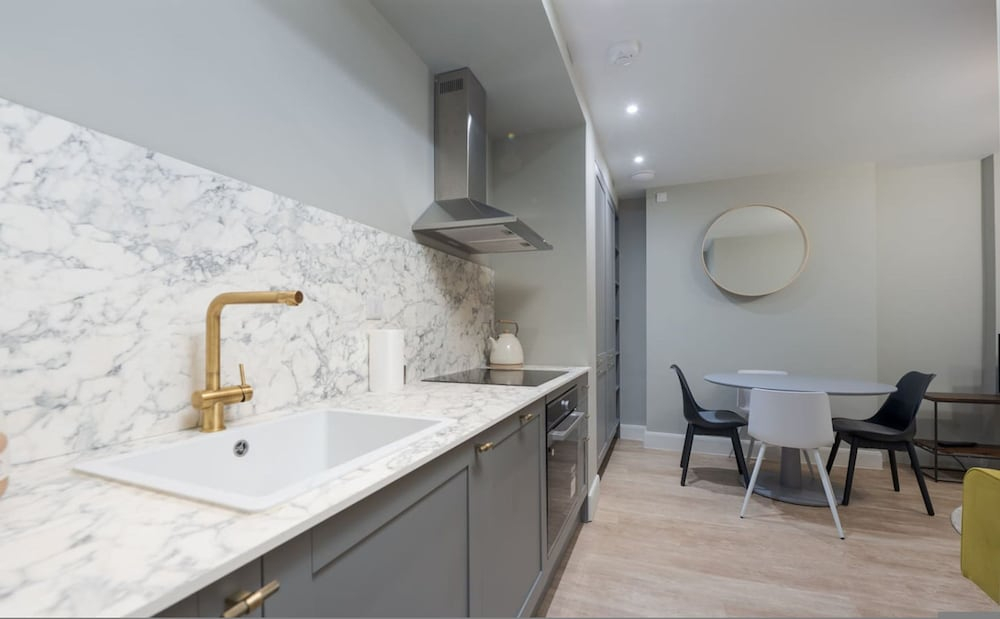 Trendy Flat by Hyde Park PS1