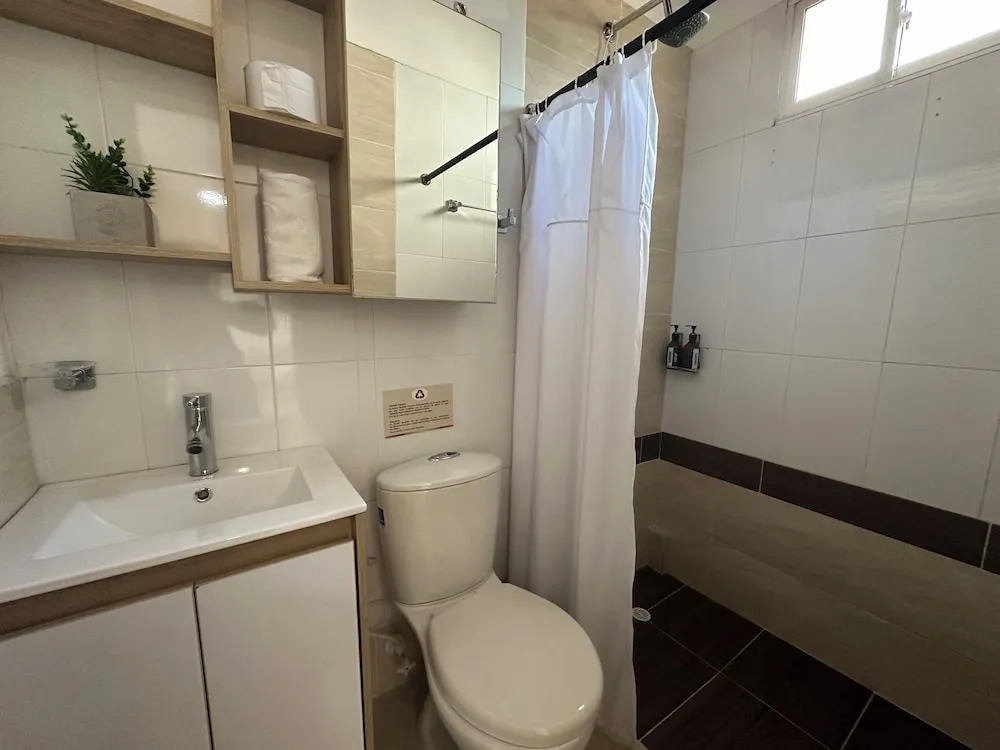 Laureles Guest House LGH Hotel