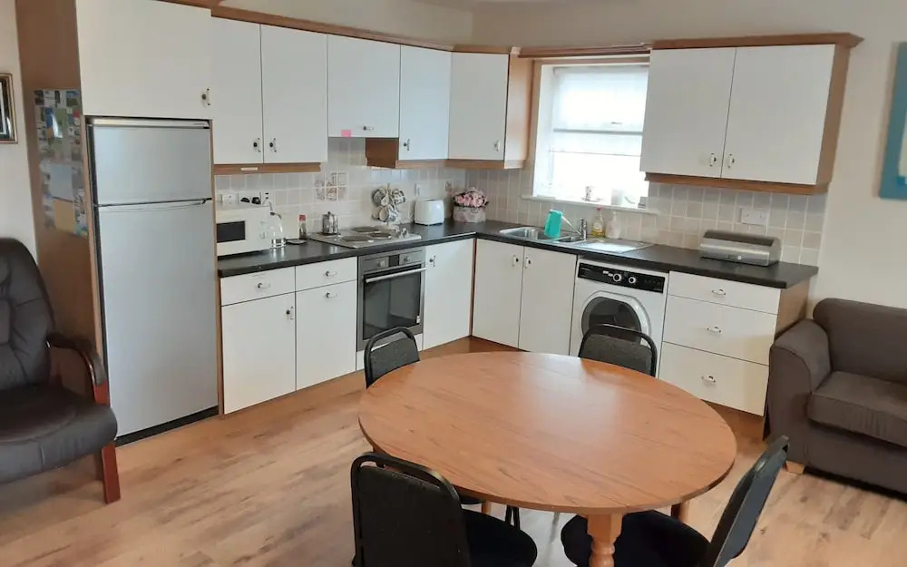 2 Bed Cottage - Sleeps 6 - Parking - Wifi