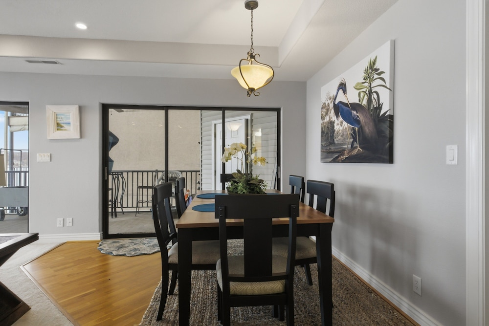 Lakeview Condo at The Falls w/ Wraparound Screened Porch, 2 PWC Slips & Pools at 2 MM