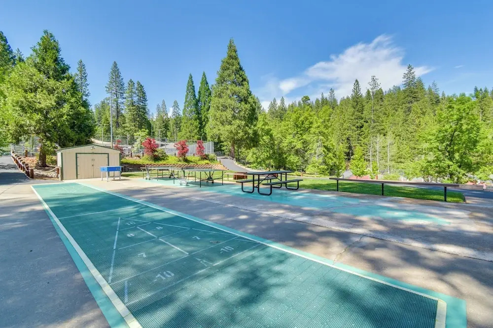 3 Mi to Calaveras Big Trees: Group-ready Mtn Cabin