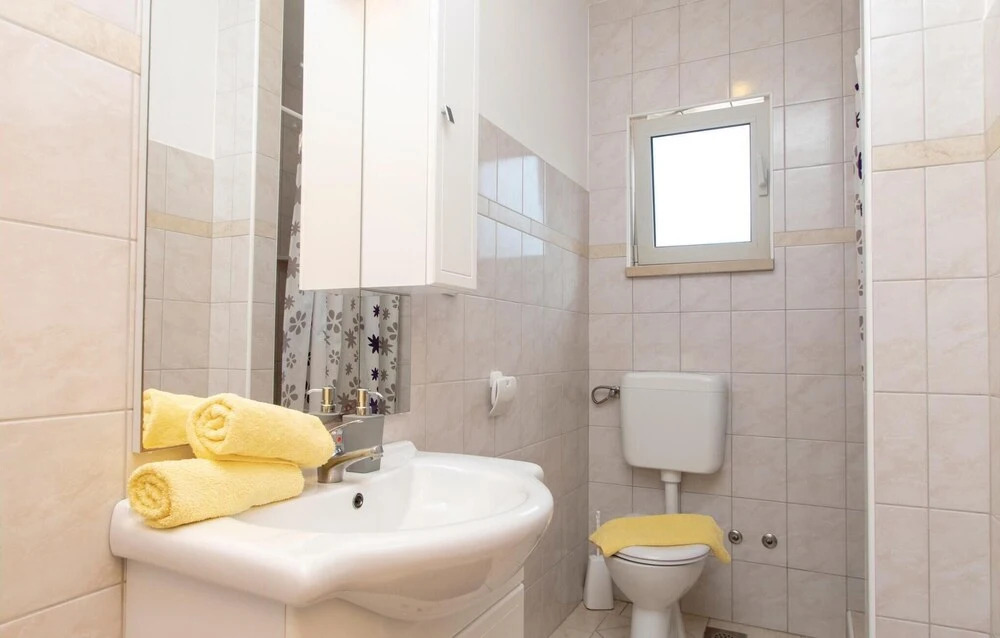 Beautiful Home in Blato With Wifi and 5 Bedrooms