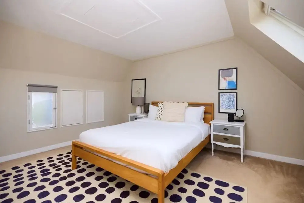 The Holland Park Crib - Classy 2bdr House