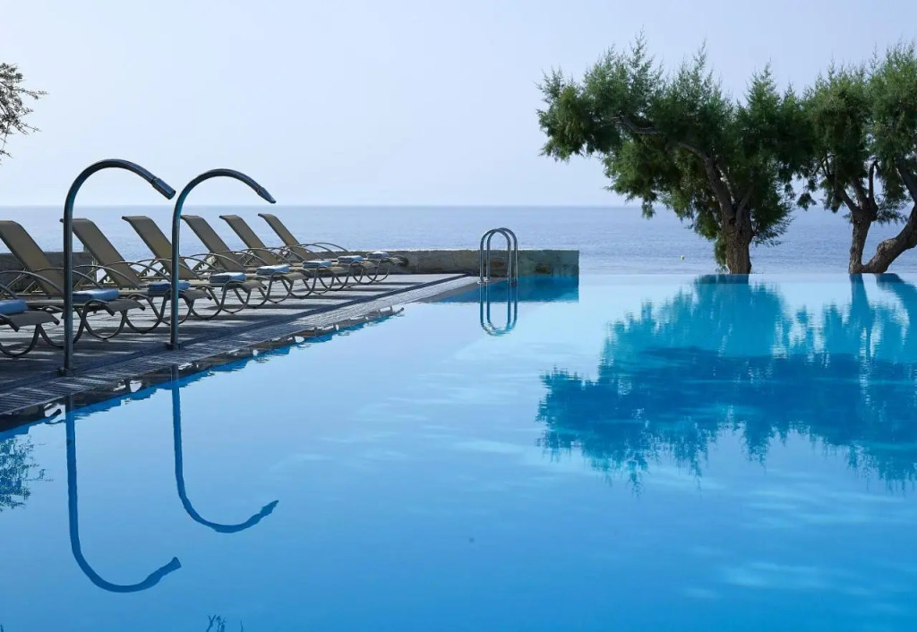 Kakkos Bay Hotel and Bungalows