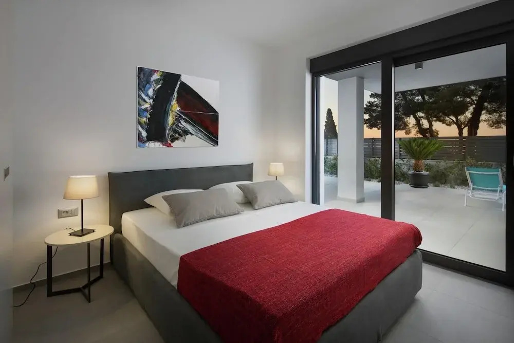 Luxury Apartment With Private Pool, Near the Beach and Close to Pula