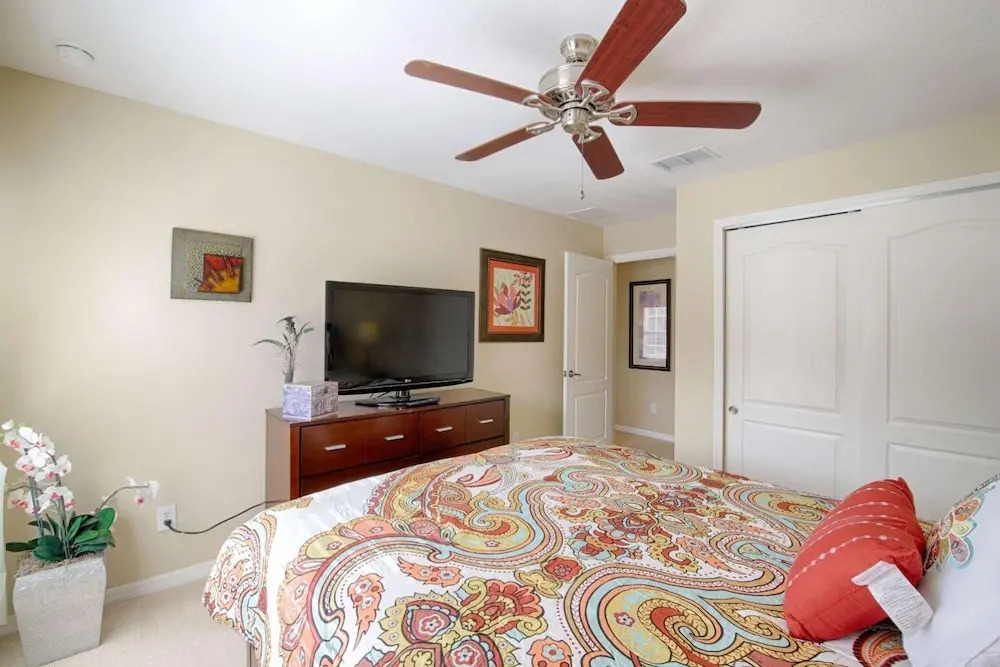 8960 Paradise Palms