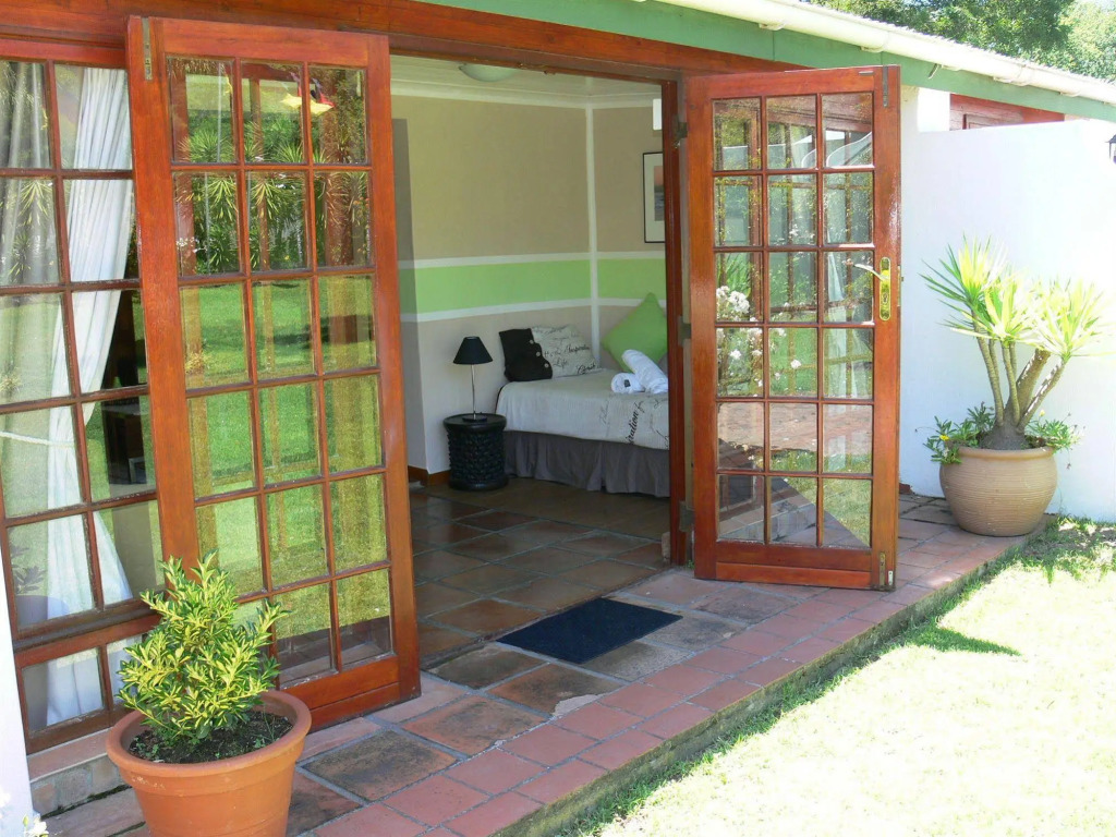 Orange-Ville Lodge & Guesthouse