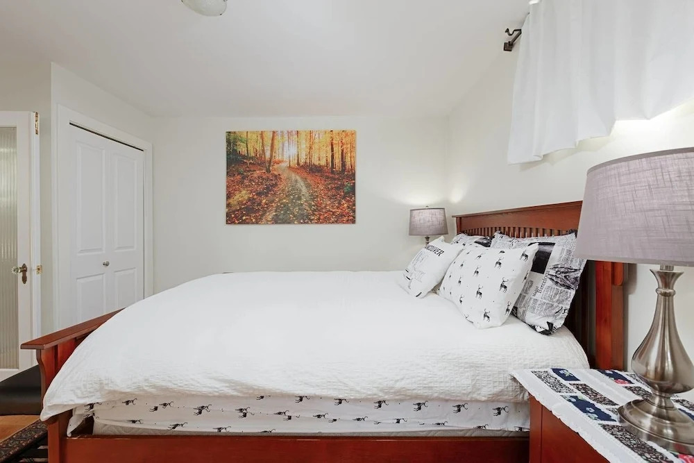 Private and Cozy Home in Kerrisdale