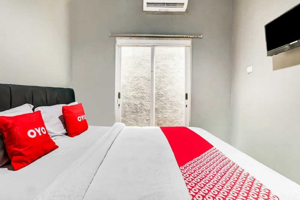 RedDoorz Syariah Near Tugu Gentan Jakal