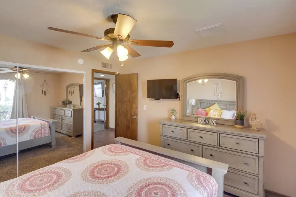 2 Mi to Lake Havasu: Private Oasis w/ Pool & Views