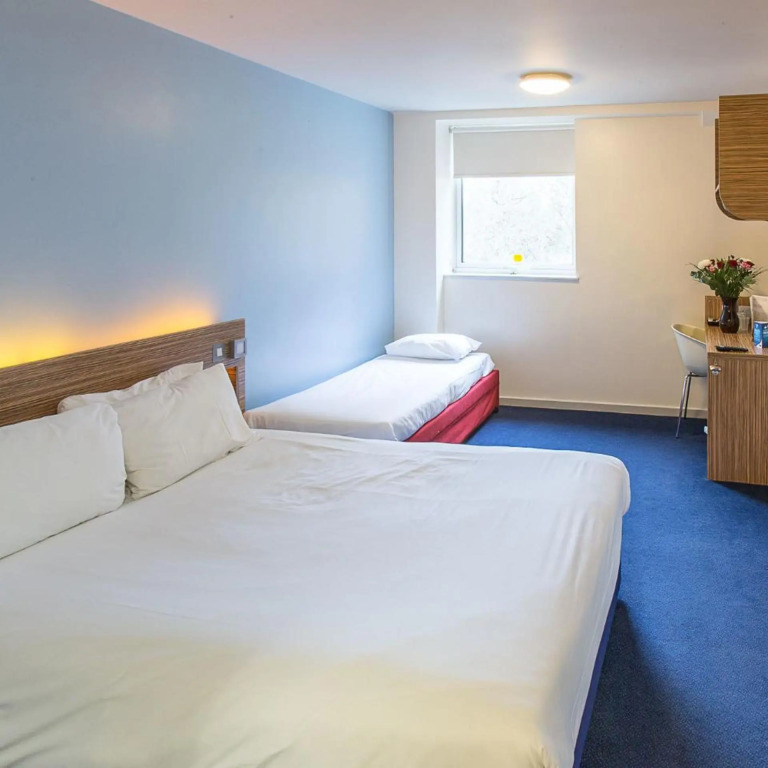 Redwings Lodge Wolverhampton Central
