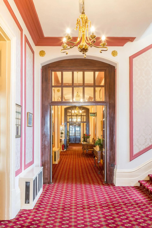 Queens Hotel