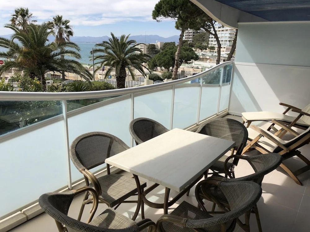 T&H Les Ones Family Apartments