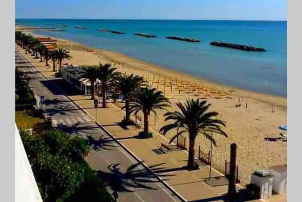 Sospeso fra cielo e mare