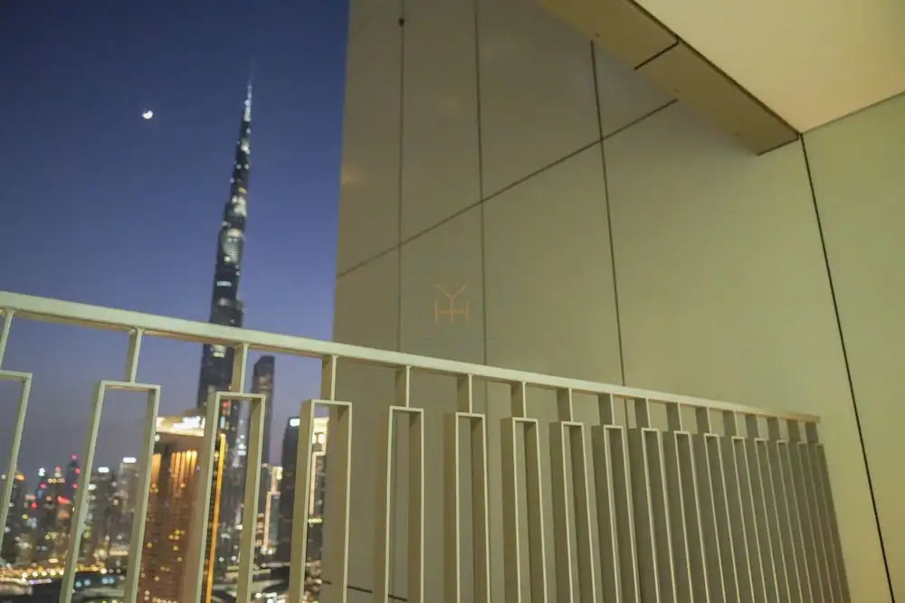 Yogi - Modern 2BR Apartment with Stunning Dubai Fountain