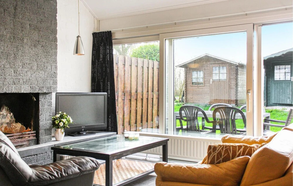Beautiful Home In Bruinisse With Wifi