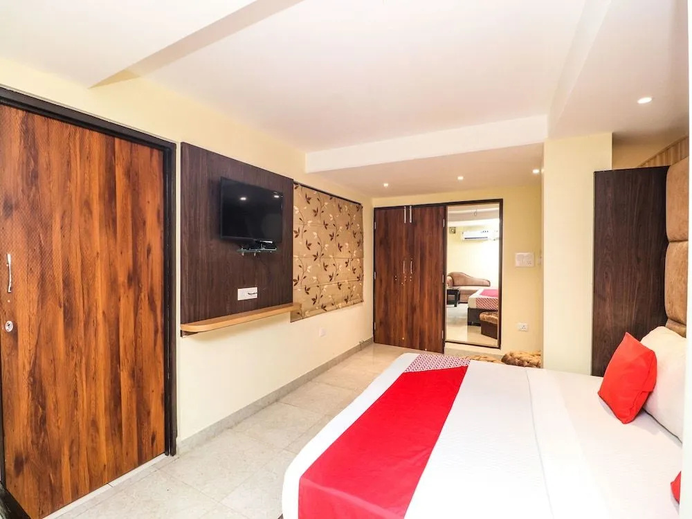 OYO 18377 Hotel New City Top