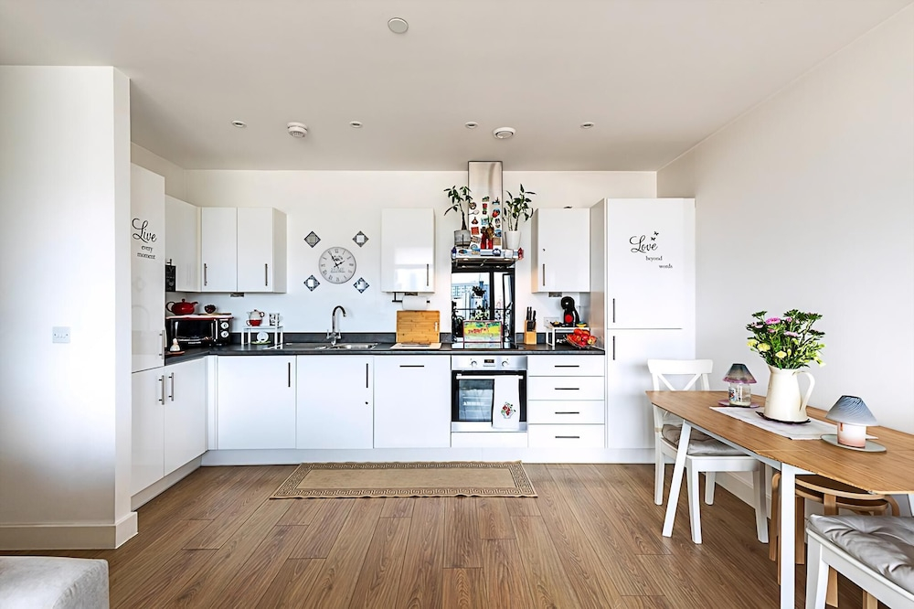 Stylish Canary Wharf Retreat For 2