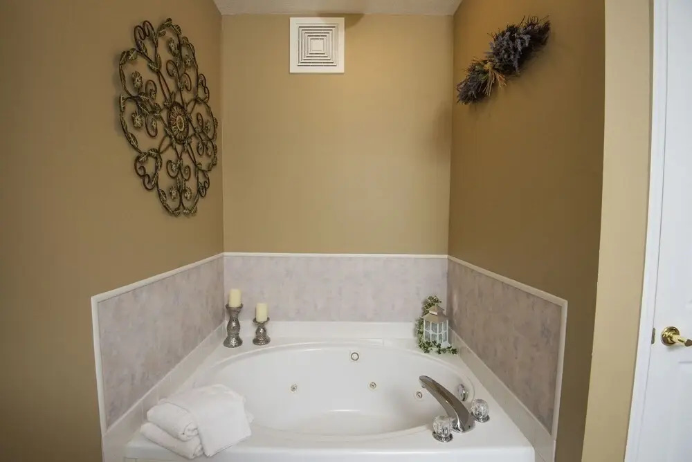 Colonial Crest 112 - Great Location! - You Can Walk To Town! 1 Bedroom Condo by RedAwning