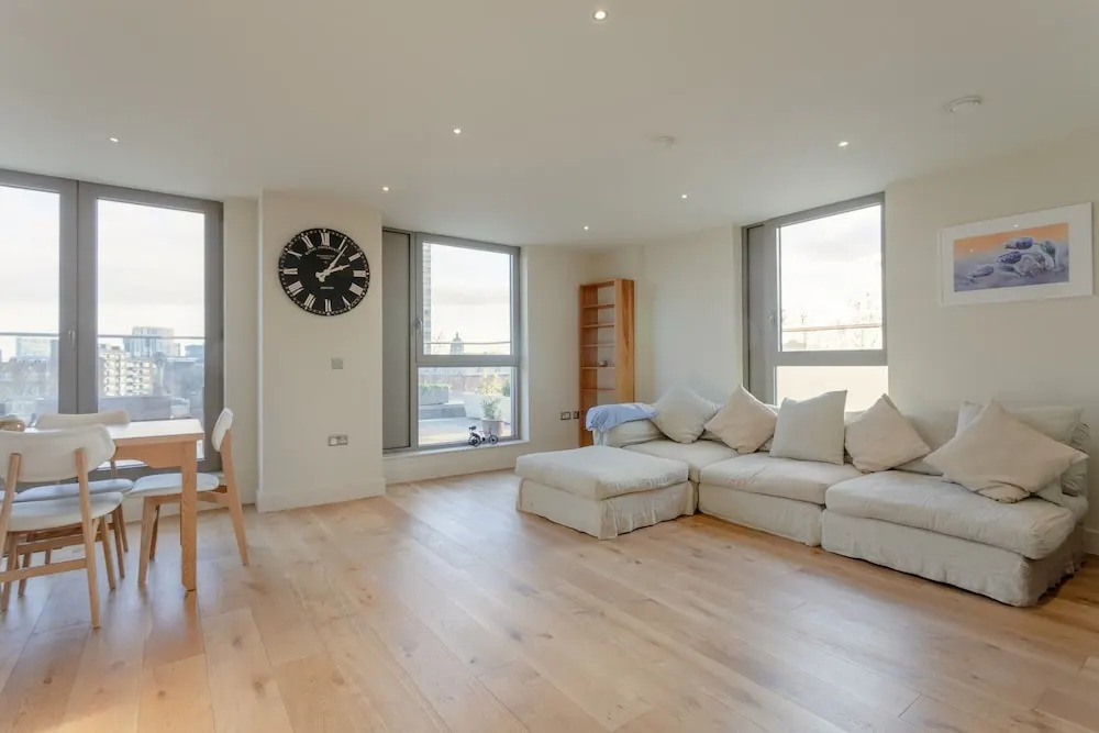 Charming 2 Bedroom Apartment Next to Maltby Market
