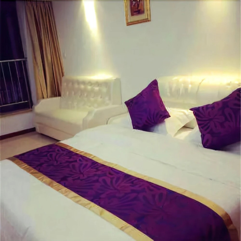 Yulou Jindian Apartment (Guangzhou Folk Finance Haizhu Square Subway Station Branch)