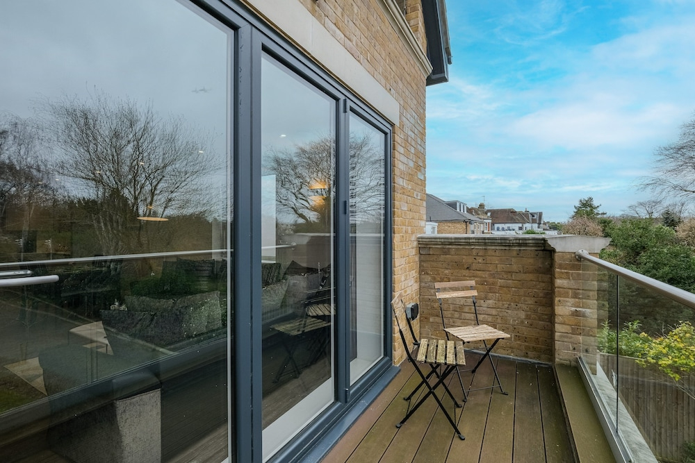 The Isleworth 2BR 2BA with Gated Parking & Balcony