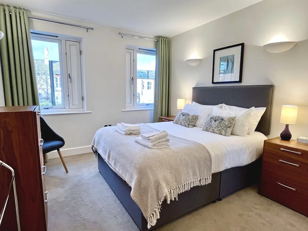 Your Space Apartments - The Hamiltons