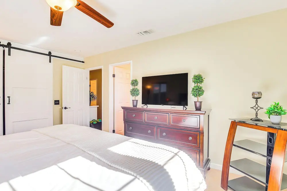 Hot Tub, Bar & Outdoor Kitchen: Chic Indio Retreat