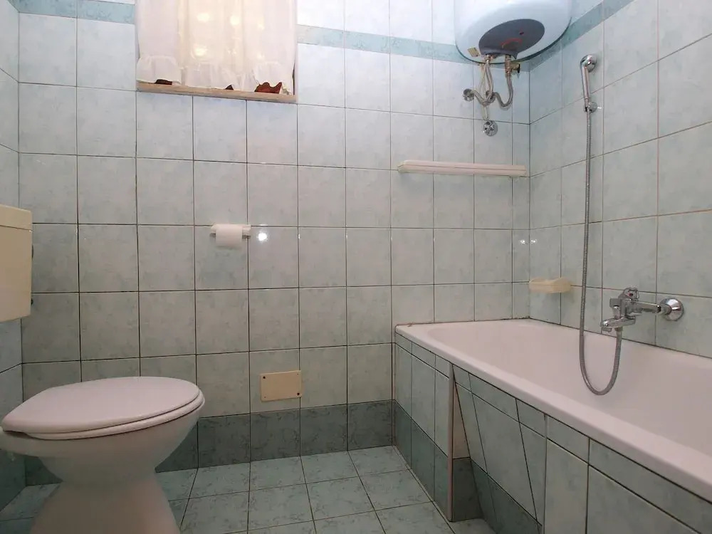 Apartment 1382